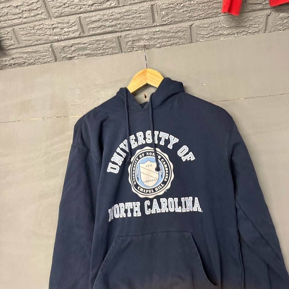 TRT Classics University of North Carolina Tar Heels Navy‎ Blue Sweatshirt Medium